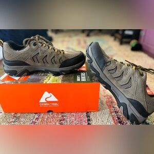 Size 10 men’s hiking boots
